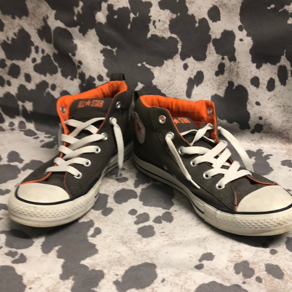Men’s size 9. Chuck Taylor All Star